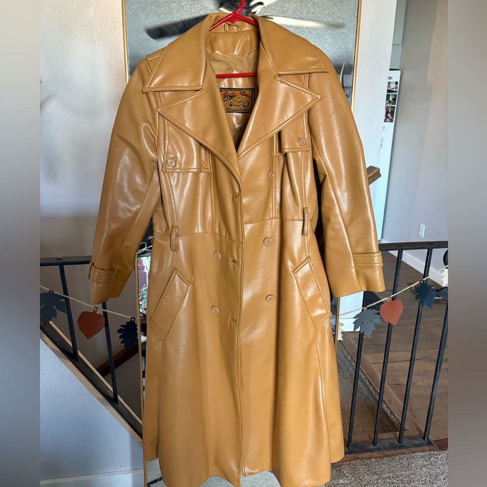 Size 14: fits like a medium. Beautiful color and super warm. Great condition.